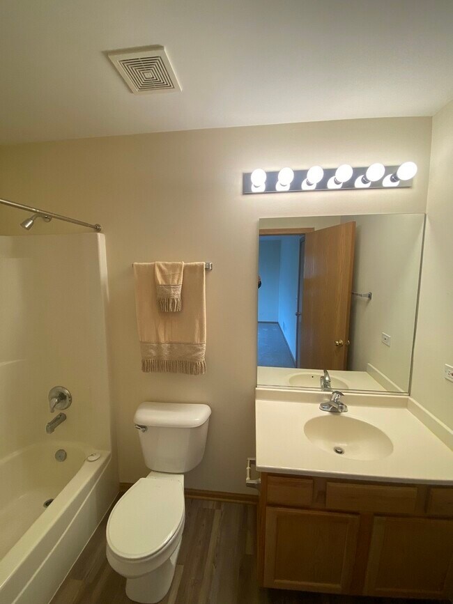 Building Photo - 759 Cherry Creek Dr