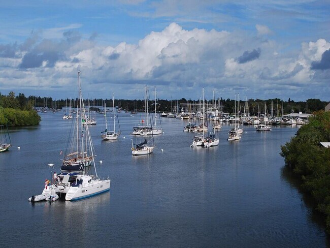 Building Photo - 1670 N 42ND Cir