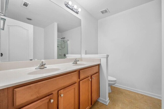 Building Photo - 2677 Cedar Dr