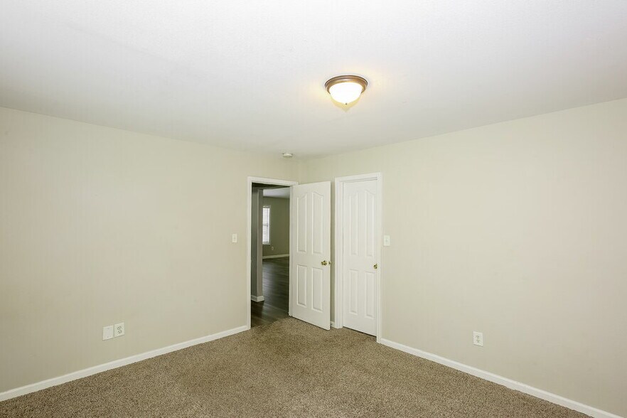 Building Photo - 12705 Walking Stick Dr