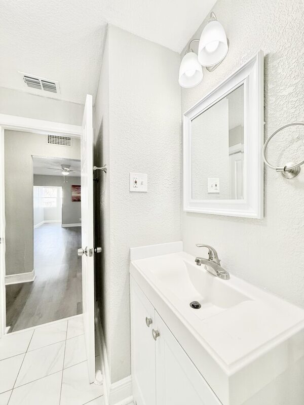 Building Photo - 3308 N Avon Ave