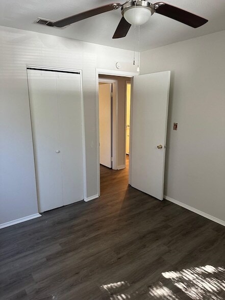 Building Photo - 3622 S Lakewood Dr