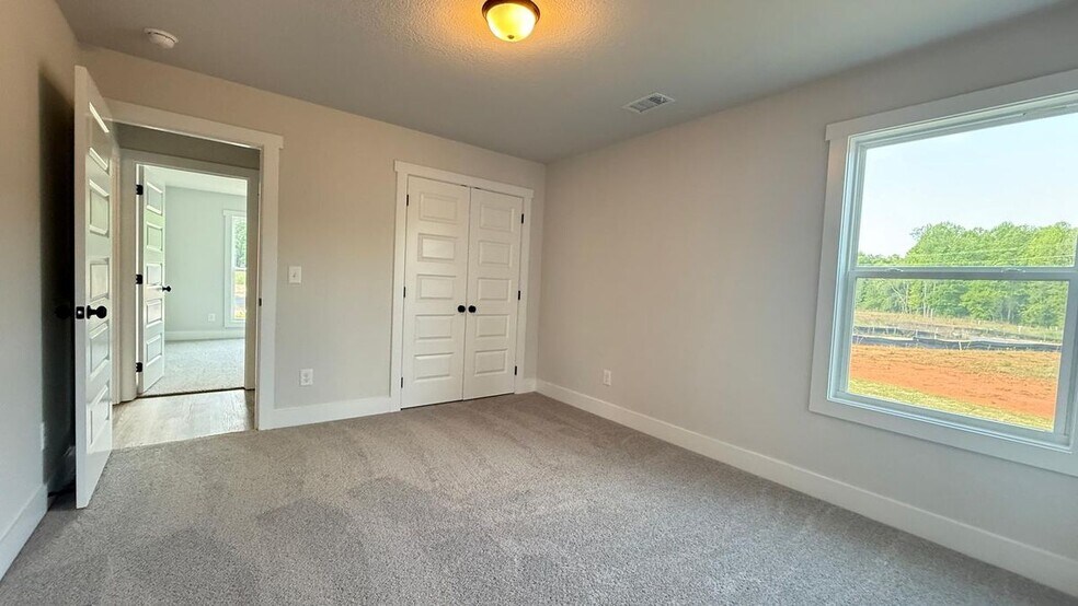 Building Photo - 209 Lake Meadows Dr