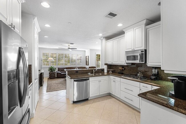 Building Photo - 5580 NE Trieste Way