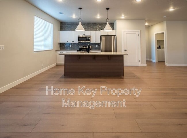 Building Photo - 3915 Razor Dr