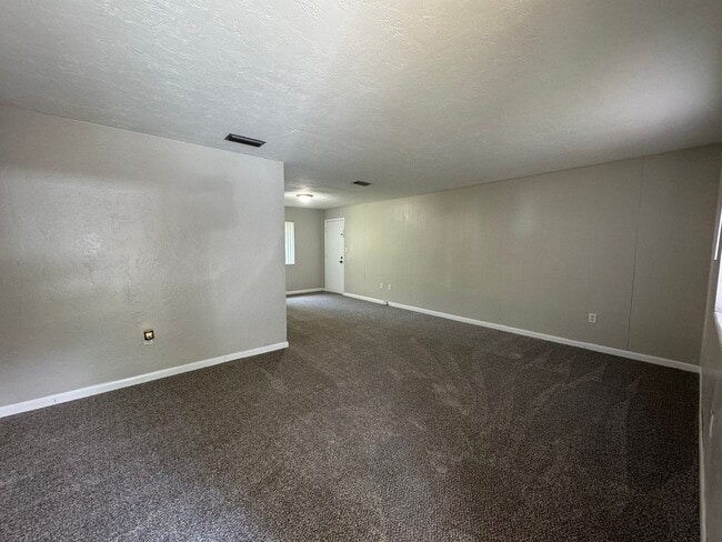 Building Photo - Home in Ridgeview