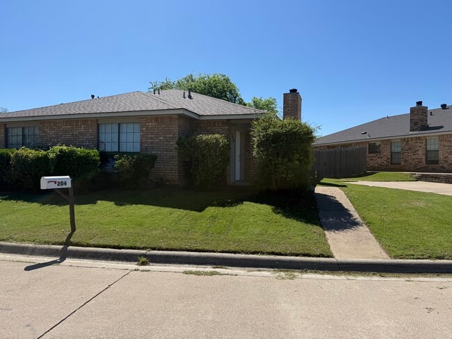 Building Photo - 204 Lanham Ct