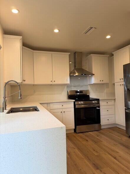 Building Photo - 3832 Chelsea Dr