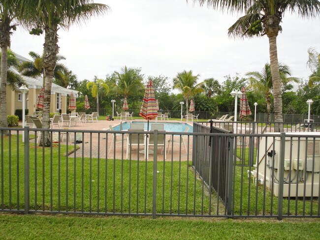Building Photo - 1825 Bridgepointe Cir