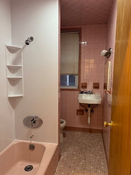 Building Photo - 184 London St