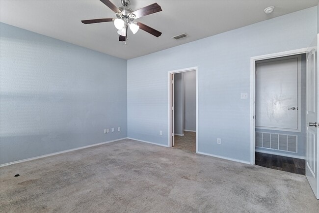Building Photo - 9141 Blackstone Dr