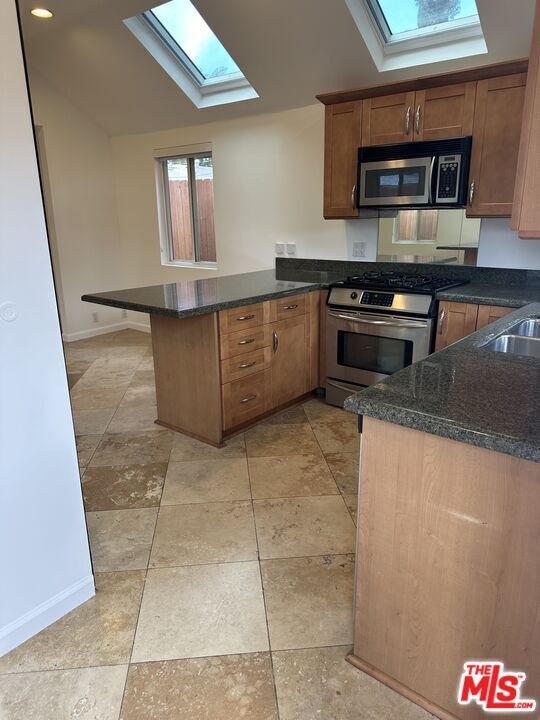 Building Photo - 2454 Penmar Ave