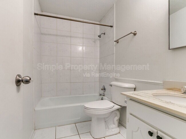 Building Photo - 9524 McIntosh Ave