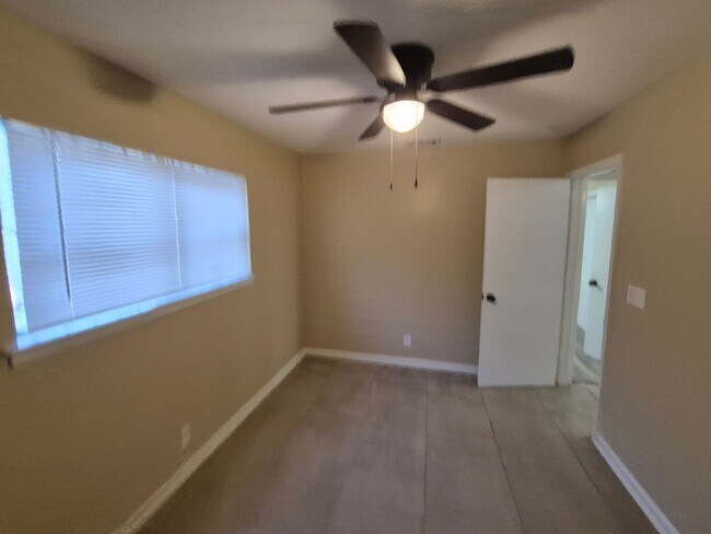 Building Photo - 7215 Glen Heights