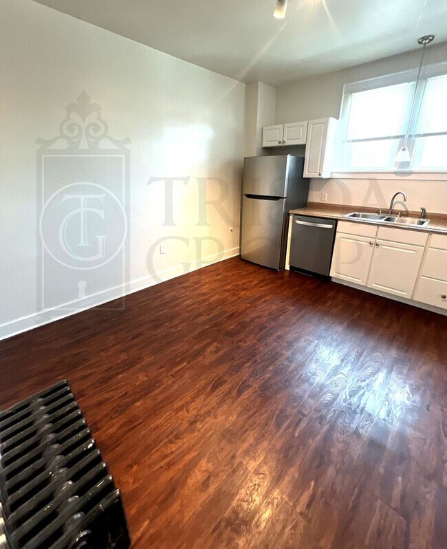Building Photo - Avail Avail Aug 1st: A GEM in Dormont!  Spacious 3BR Twin Home, Parking, Charm, Walkability, Outd...