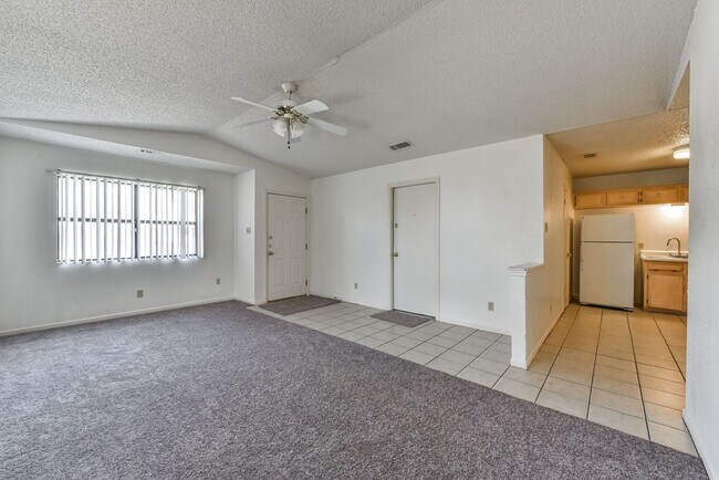 Building Photo - 3708 Hereford Ln