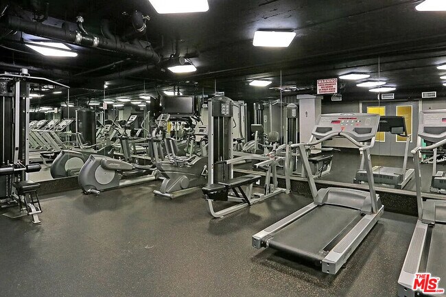 Building Photo - 141 S Clark Dr