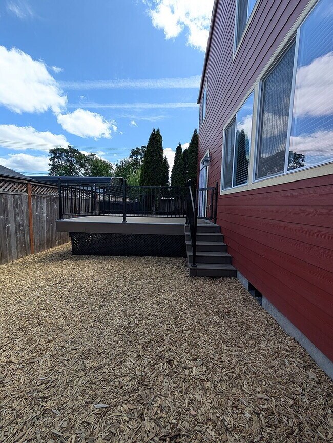 Building Photo - "Discover Comfort and Convenience: Spacious 3-Bed, 2-Bath Home in Beaverton!"