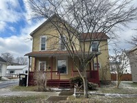 Building Photo - Three Bedroom Home in Grove City