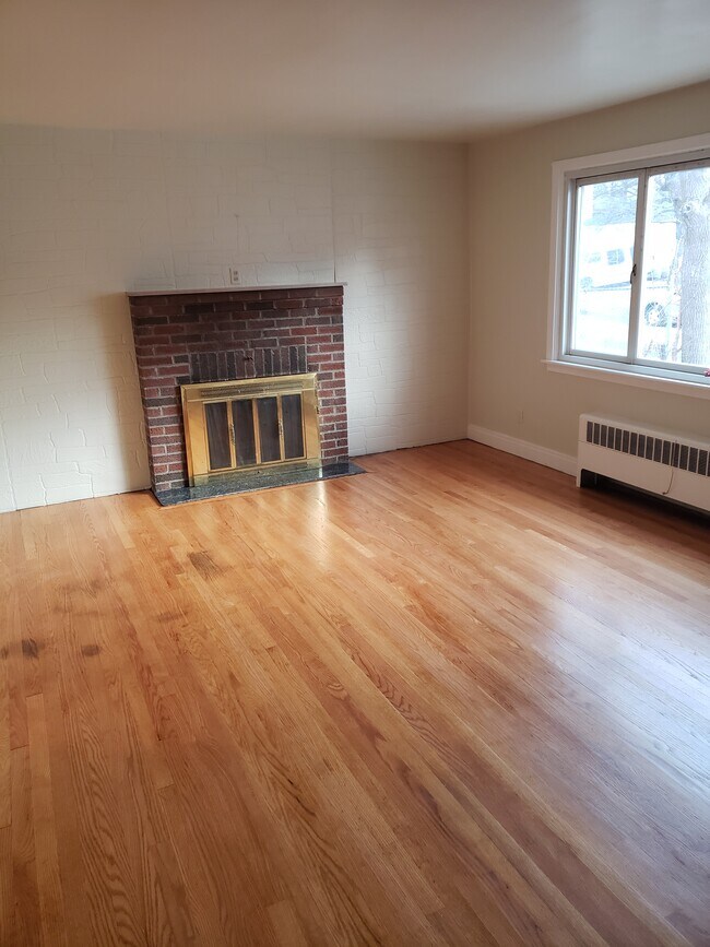 Building Photo - 19 Maplewood Ave