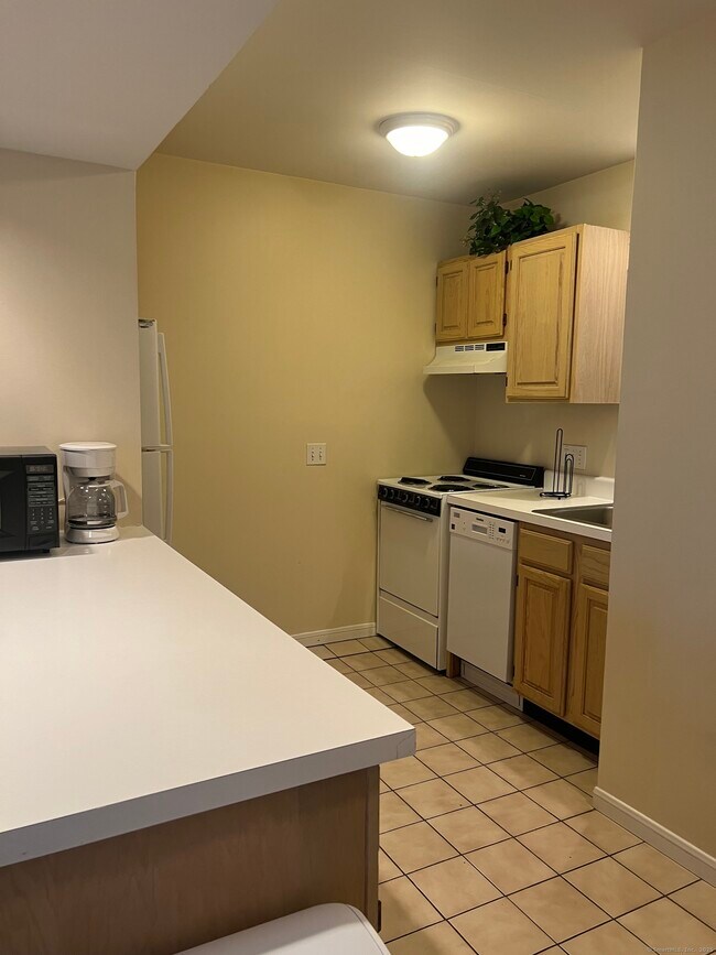 Building Photo - 912 Old Pond Ln