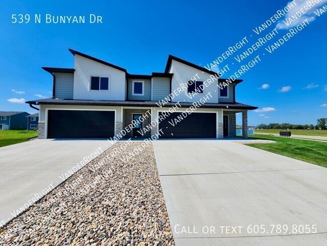 Building Photo - 539 BUNYAN Dr