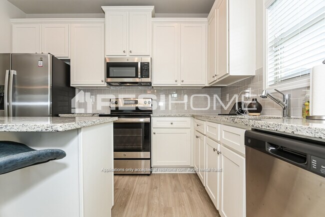 Building Photo - 501 Fiery Warbler St