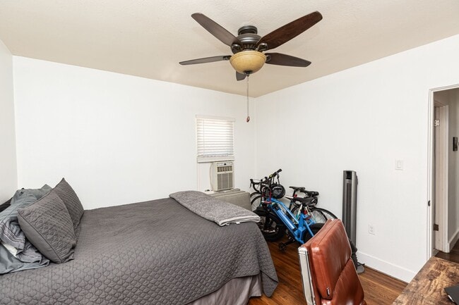 Building Photo - Charming, upgraded, and great outdoor spac...