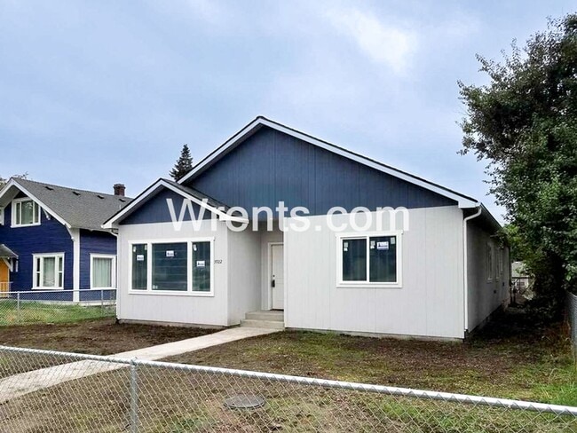 Building Photo - Beautiful Home By Esmeralda Golf Course Av...