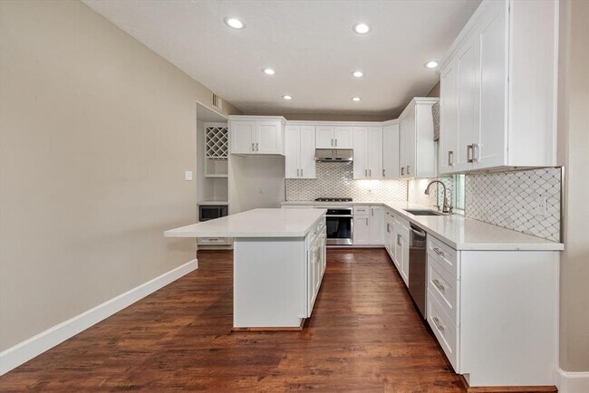 Building Photo - 11634 Peachwood Lake Dr