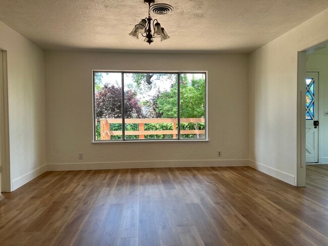 Building Photo - Two Bedroom Two Bathroom in a Parklike Set...