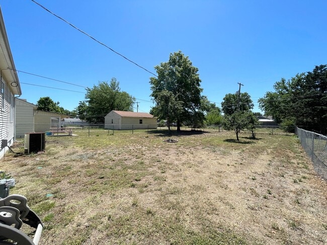 Building Photo - 2 bedroom home with finished basement
