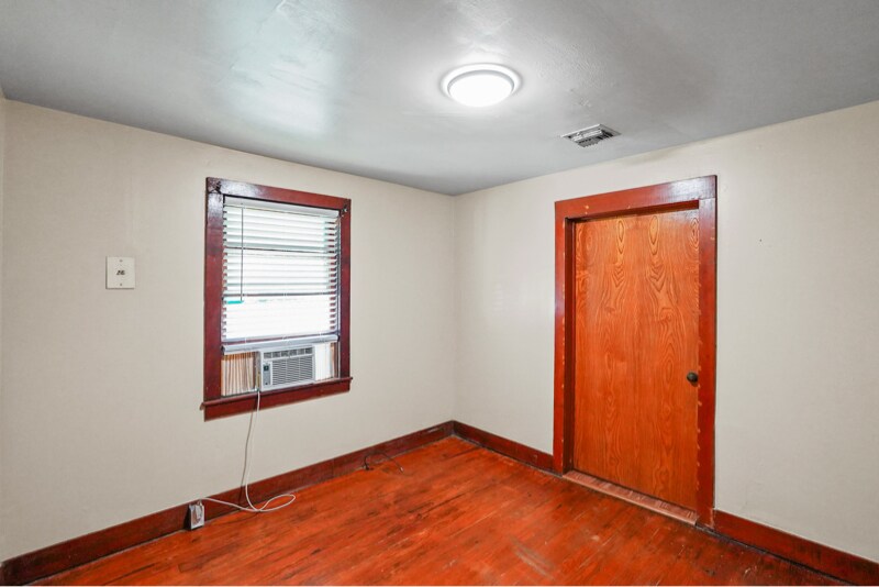 Building Photo - 113 Marmande St