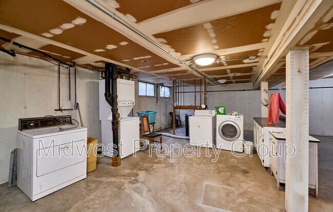 Building Photo - 6681 Chesapeake Dr