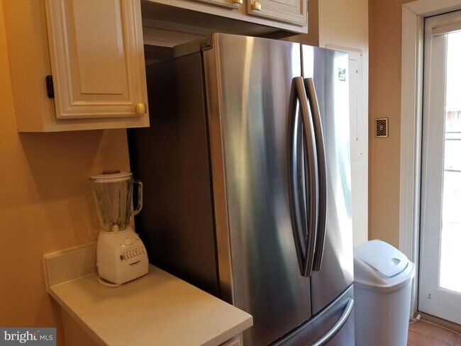 Building Photo - 1111 Arlington Blvd