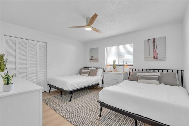 Building Photo - 5BR New Pool 10 min from Beach Fully Furnished