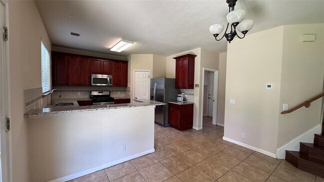 Building Photo - 2211 Bent Bow Dr