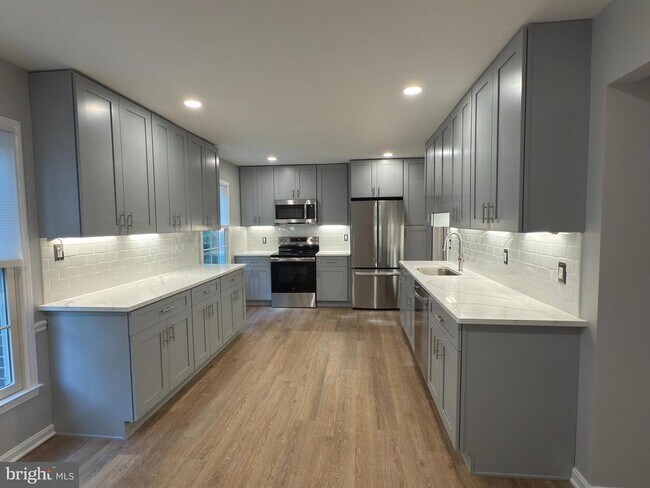 Building Photo - 3945 Wilcoxson Dr