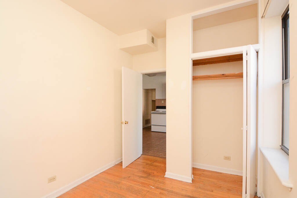 Building Photo - 3145 W Medill Ave