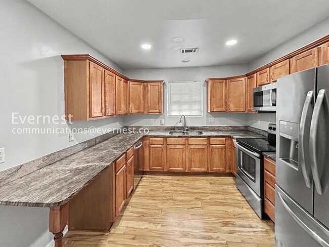 Building Photo - 1065 Fair St SW