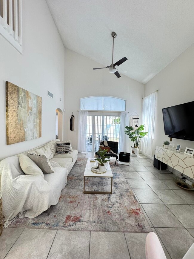 Building Photo - 6752 Green Island Cir