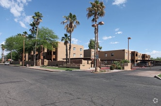 Building Photo - Casa Club