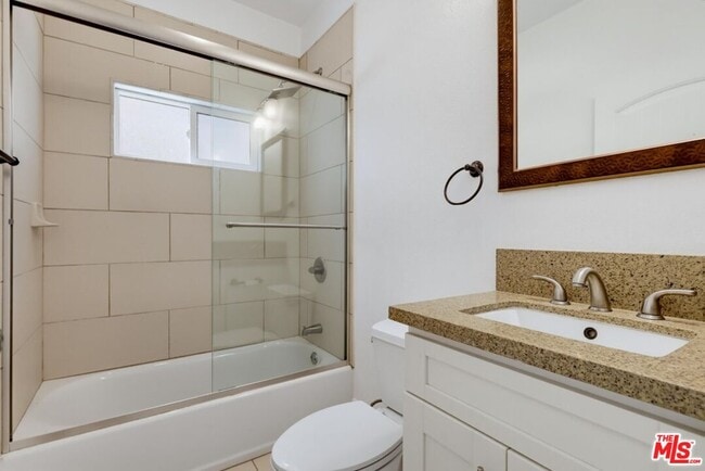Building Photo - 3528 Mesquite Dr