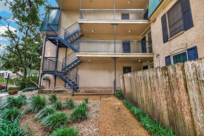 Building Photo - 4515 Briar Hollow Pl