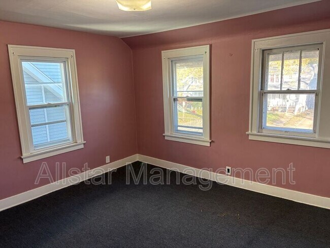 Building Photo - 1135 W 12th St