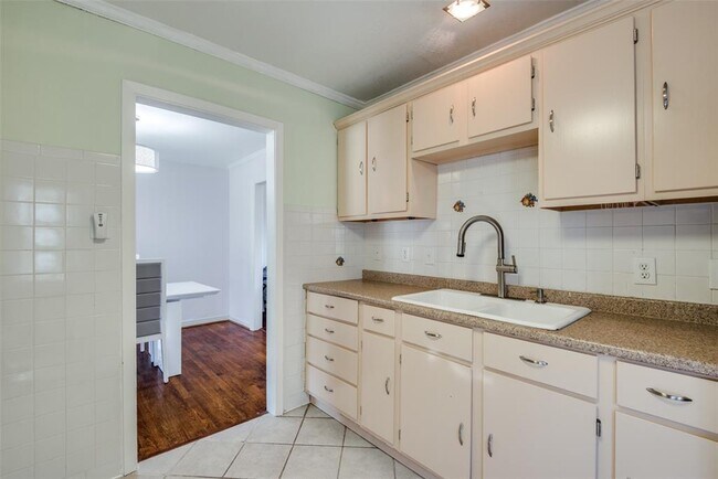 Building Photo - 4630 Kelton Dr