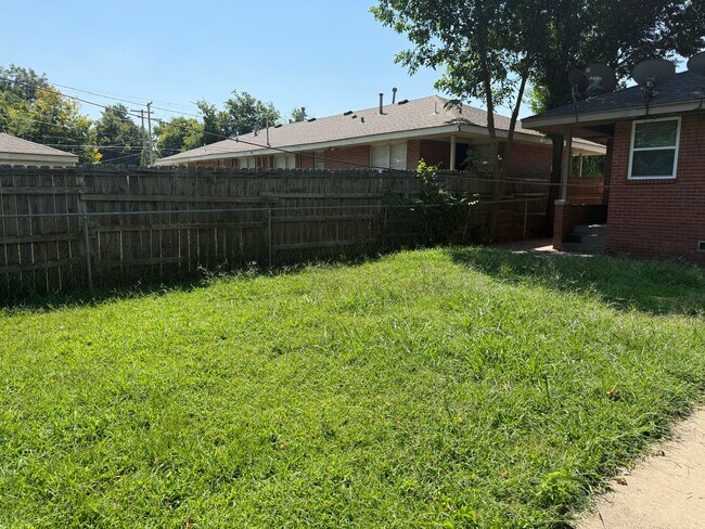Building Photo - Coming Soon: Near the University 2 bedroom Duplex With Private yard