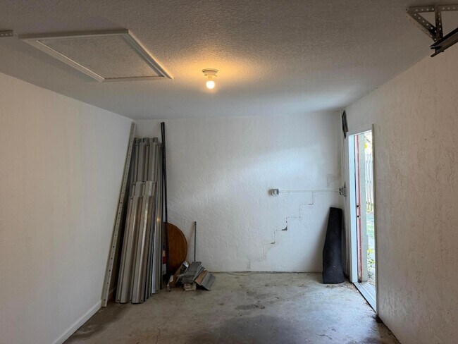 Building Photo - 14011 Veronica Ct