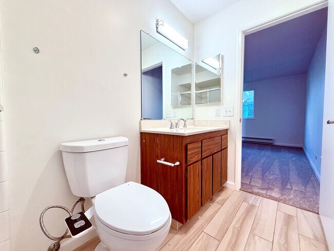 Building Photo - Recently Updated Condo with OCEAN VIEW - W...