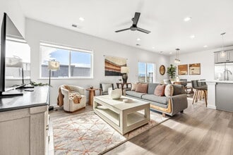 Building Photo - Modern 2-Bed Townhouse... Ideal for Professionals or Travelers